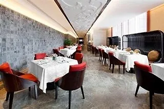 Waldo Hotel Makau 3*,